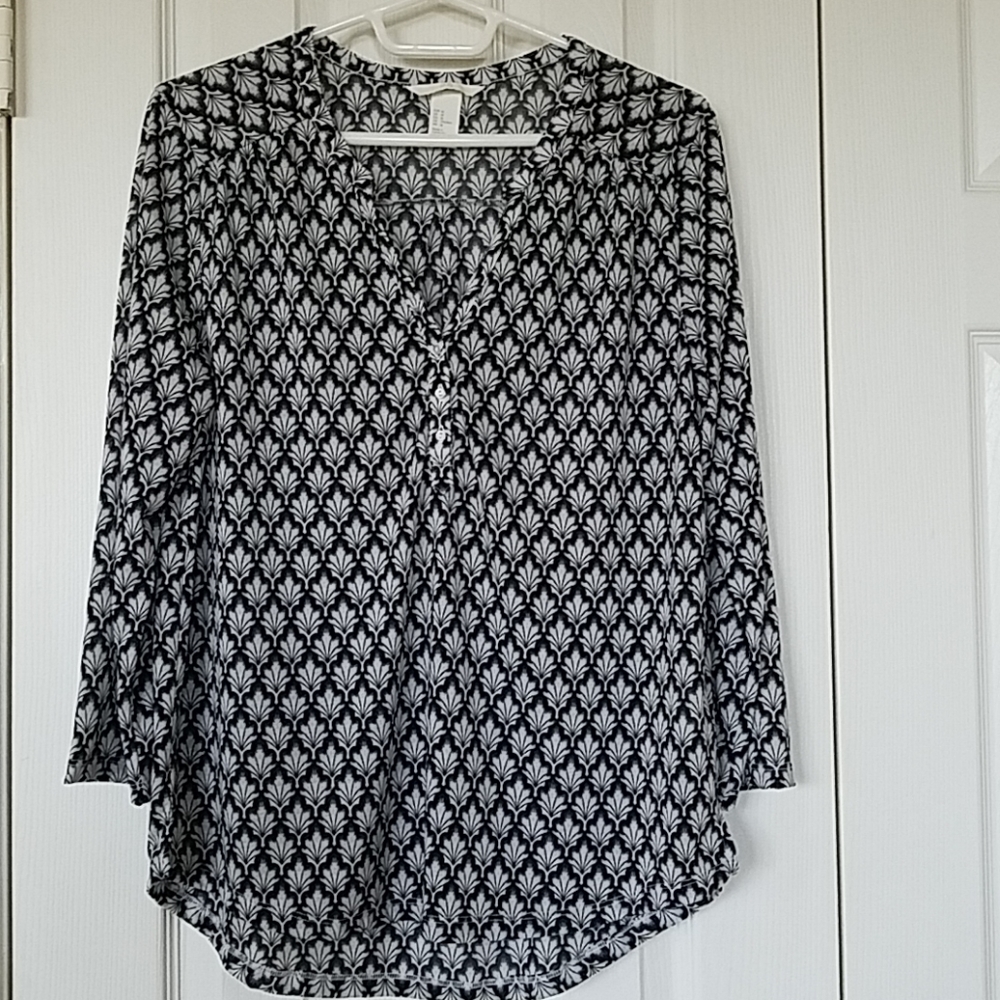 Black & white patterned blouse